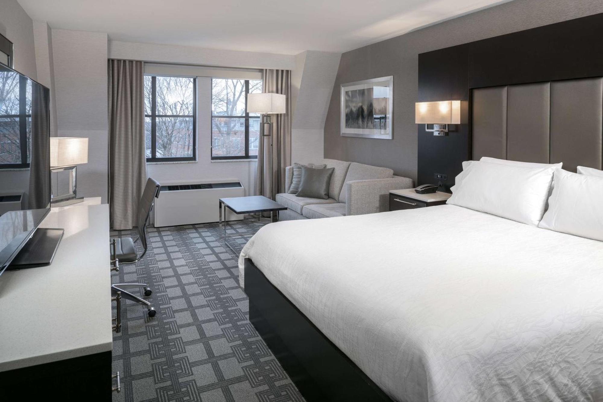 Hilton Garden Inn Portsmouth Downtown Exterior photo
