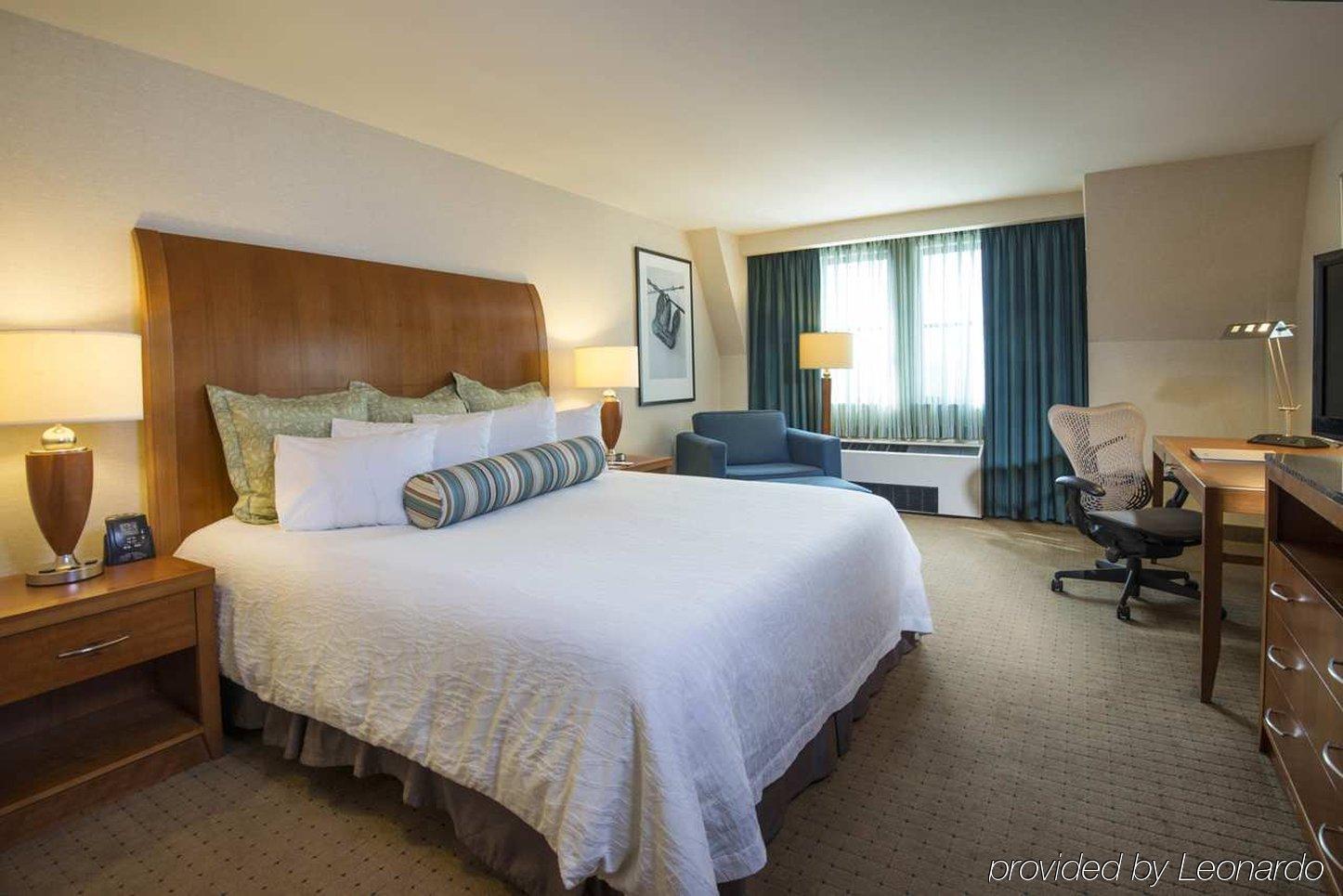 Hilton Garden Inn Portsmouth Downtown Exterior photo